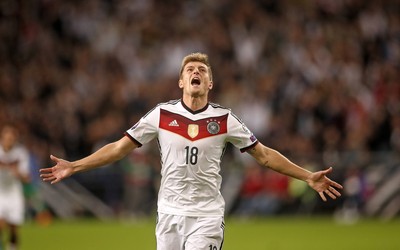 OD电竞动态-凯恩争顶受伤吓坏球迷